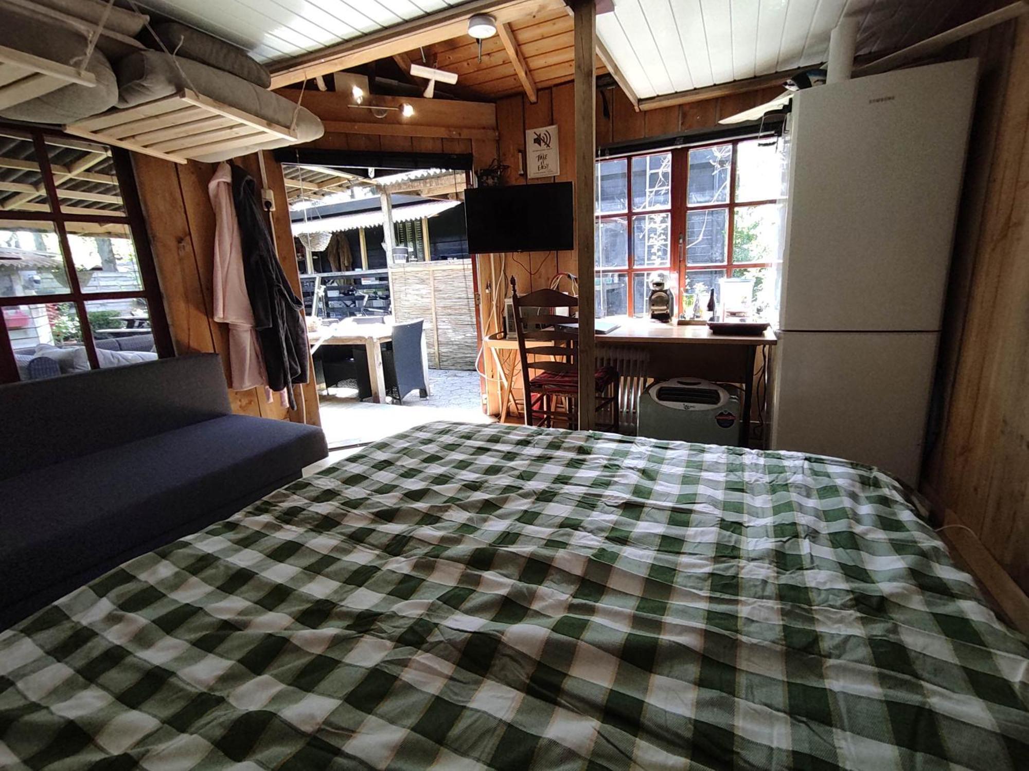 "Tempat Senang" Chalet On The Beautiful Veluwe With Airco Sauna Bbq Jacuzzi Beamer And Dog Putten Eksteriør billede