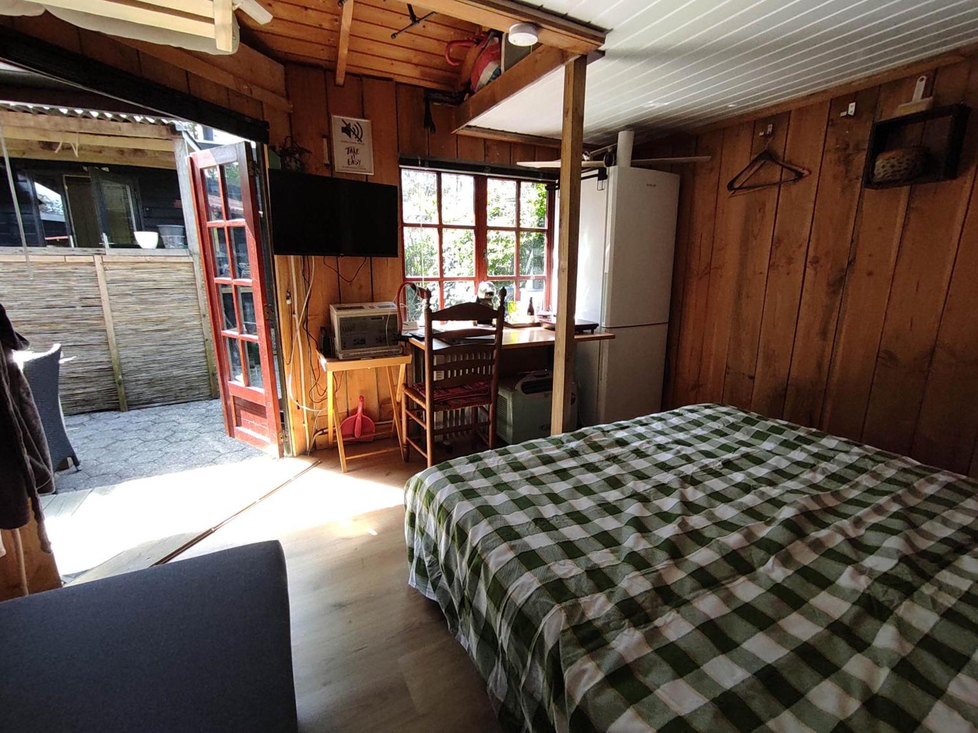 "Tempat Senang" Chalet On The Beautiful Veluwe With Airco Sauna Bbq Jacuzzi Beamer And Dog Putten Eksteriør billede